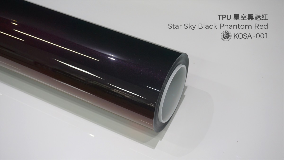 The starry sky is black and enchanting red